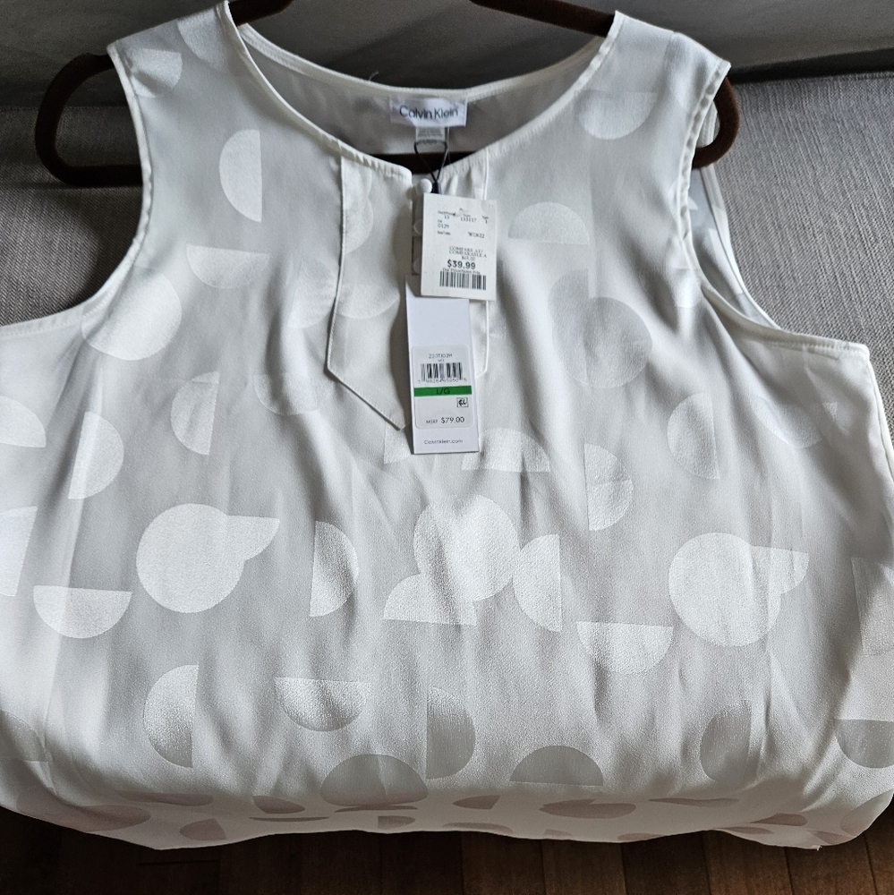 Calvin Klein sleeveless White onion white top. NWT Non-smoking home.